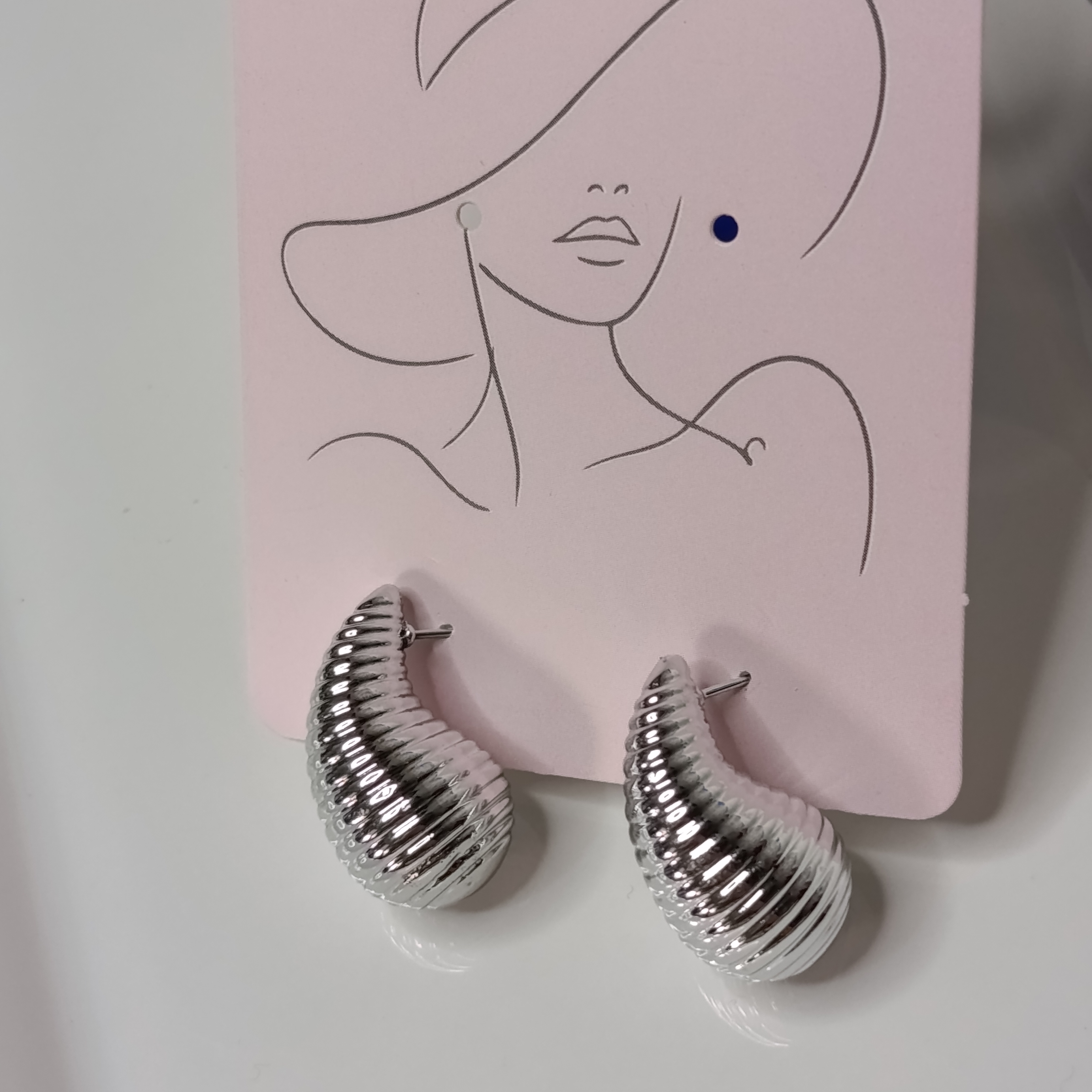 گوشواره اشکی طرح دار